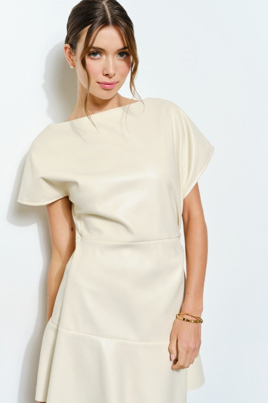 Vestido corto vinipiel