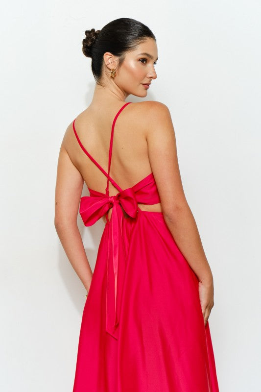Vestido midi satinado rojo con espalda abierta
