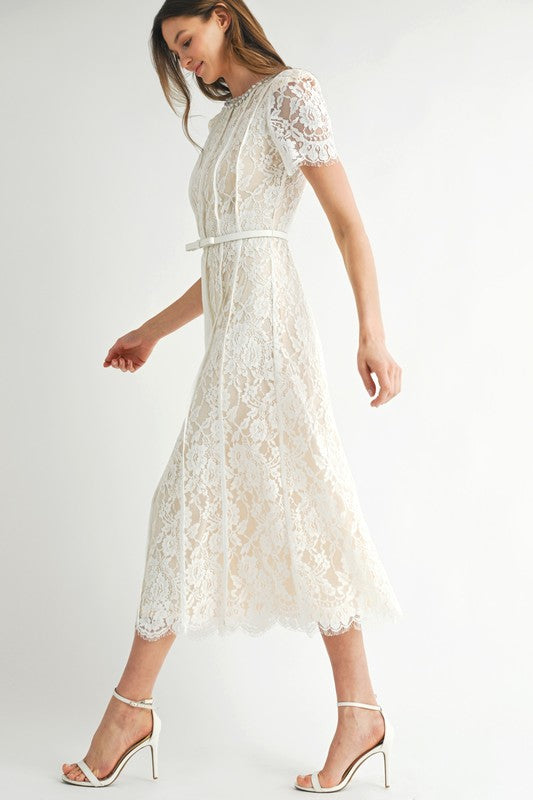 Vestido midi de encaje con cinto