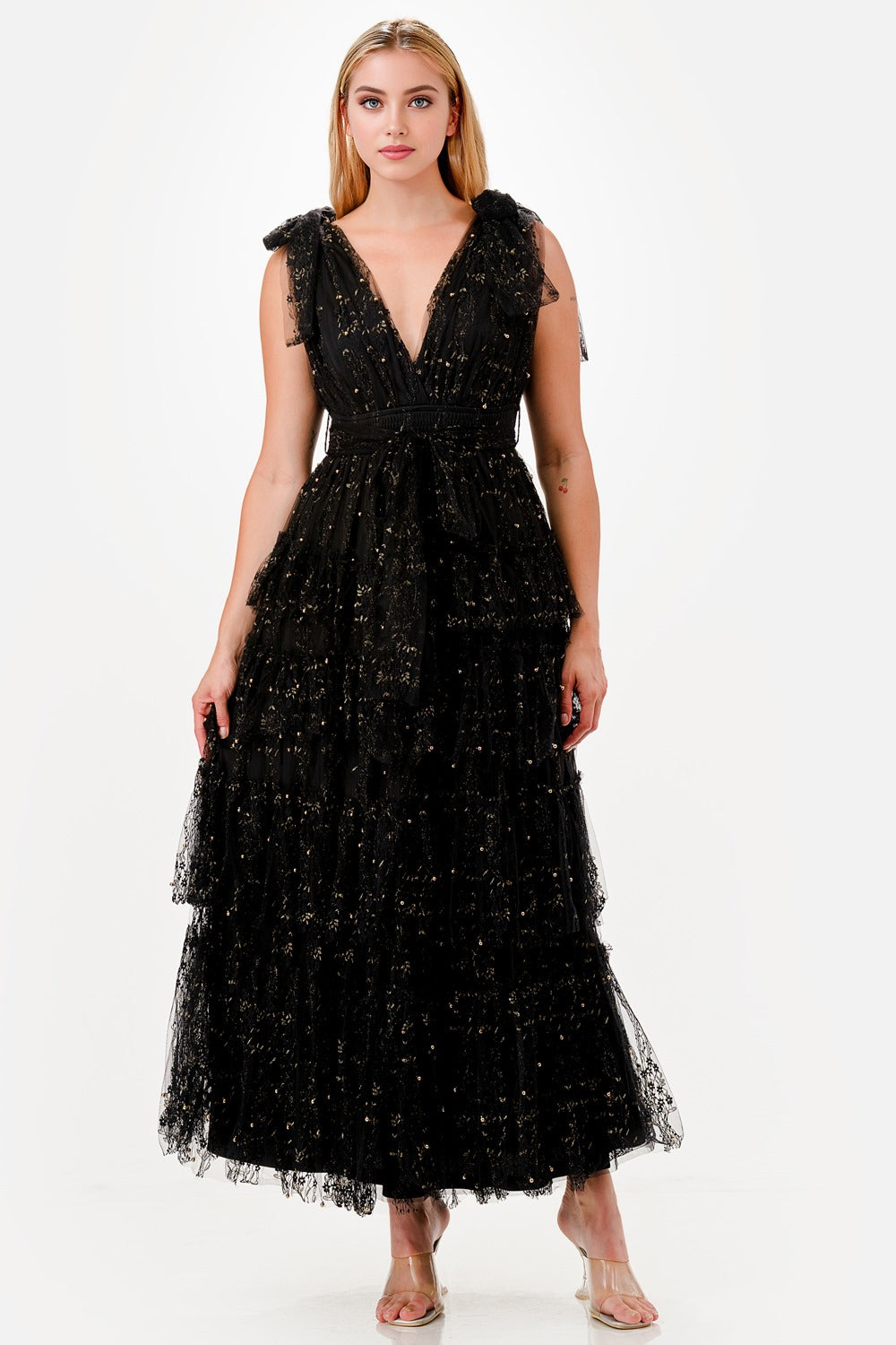 Vestido maxi negro con perlas doradas