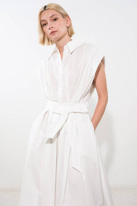 Vestido midi blanco sin mangas