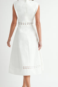 Vestido midi blanco bordado sin mangas