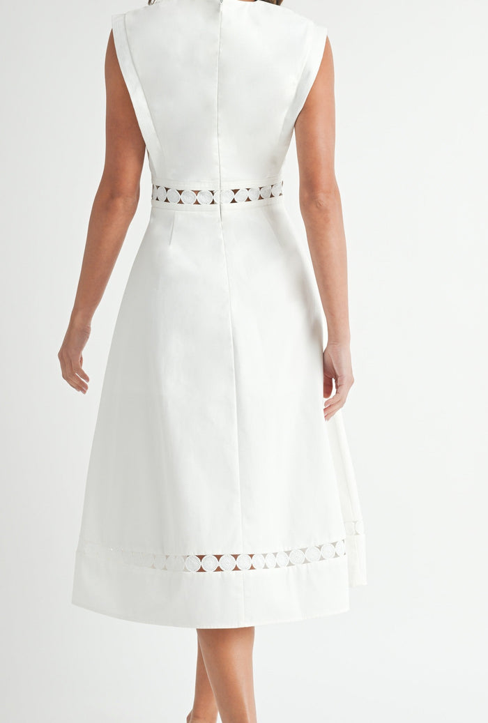 Vestido midi blanco bordado sin mangas