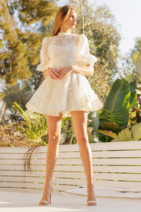 Vestido Blanco con aplicaciones florales