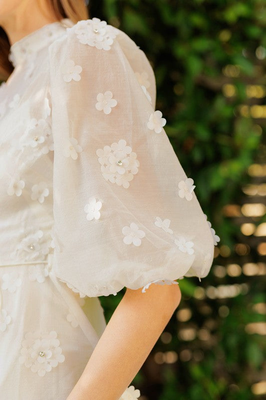 Vestido Blanco con aplicaciones florales