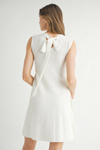 Vestido corto scalloped