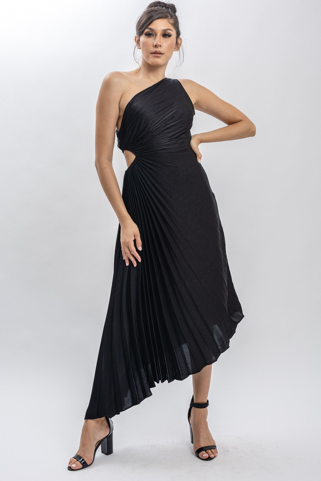 Vestido negro asimétrico un hombro plisado
