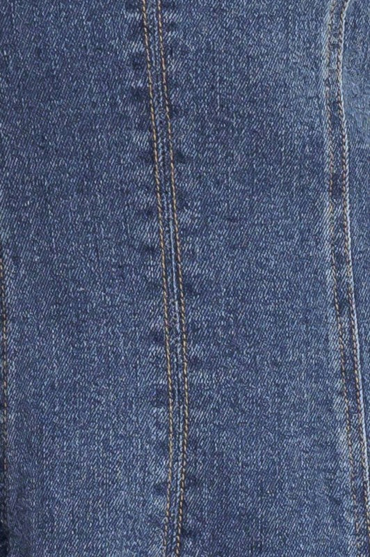 Vestido corto de mezclilla azul con falda circular