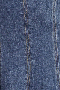 Vestido corto de mezclilla azul con falda circular