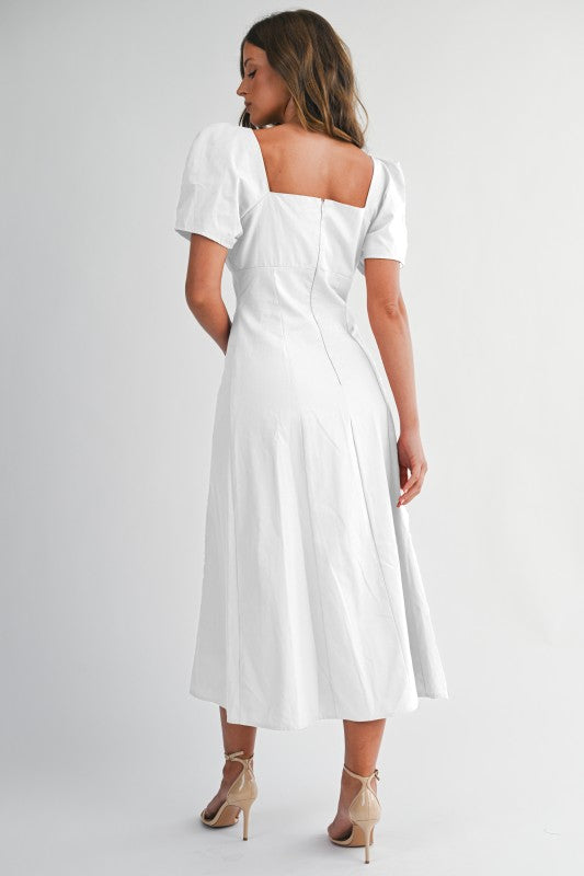 Vestido midi blanco con mangas abullonadas