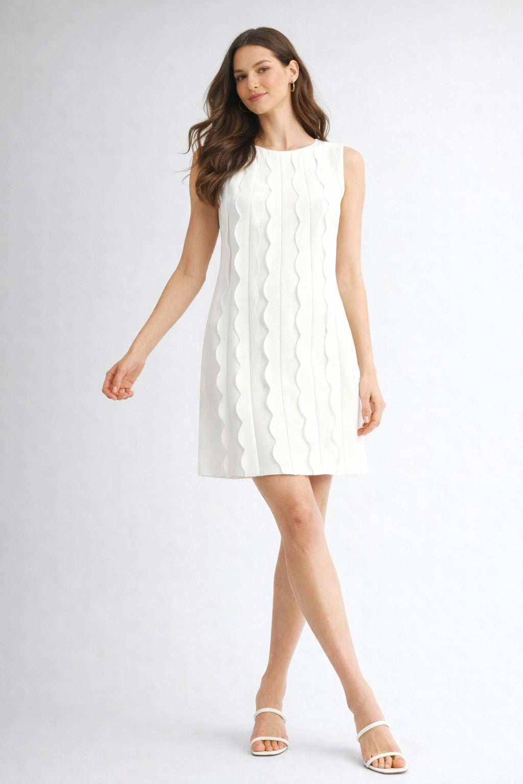 Vestido corto scalloped