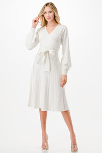 Vestido midi tejido off white con cinturón