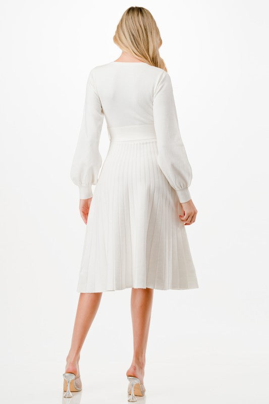 Vestido midi tejido off white con cinturón