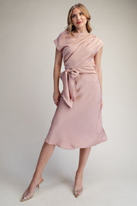 Vestido midi asimétrico blush.