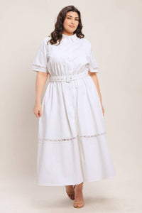 Vestido midi blanco plus con encaje y cinturón