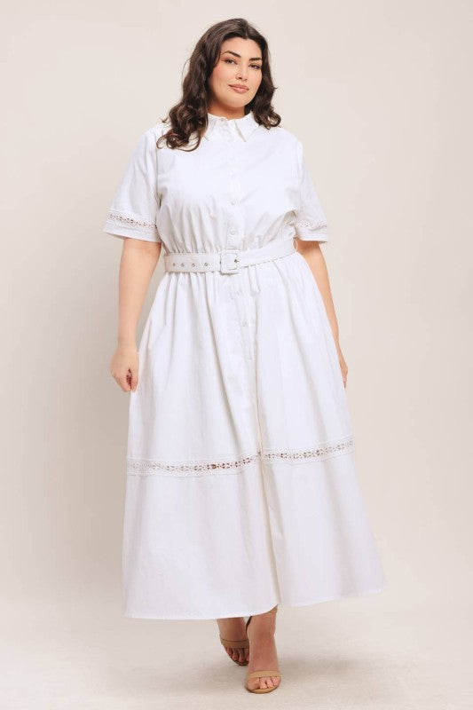 Vestido midi blanco plus con encaje y cinturón