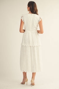 Vestido midi blanco con encaje en capas