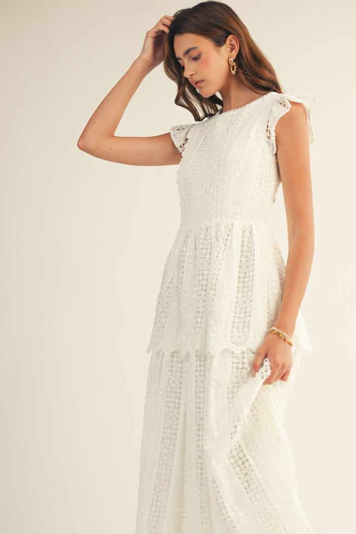 Vestido midi blanco con encaje en capas