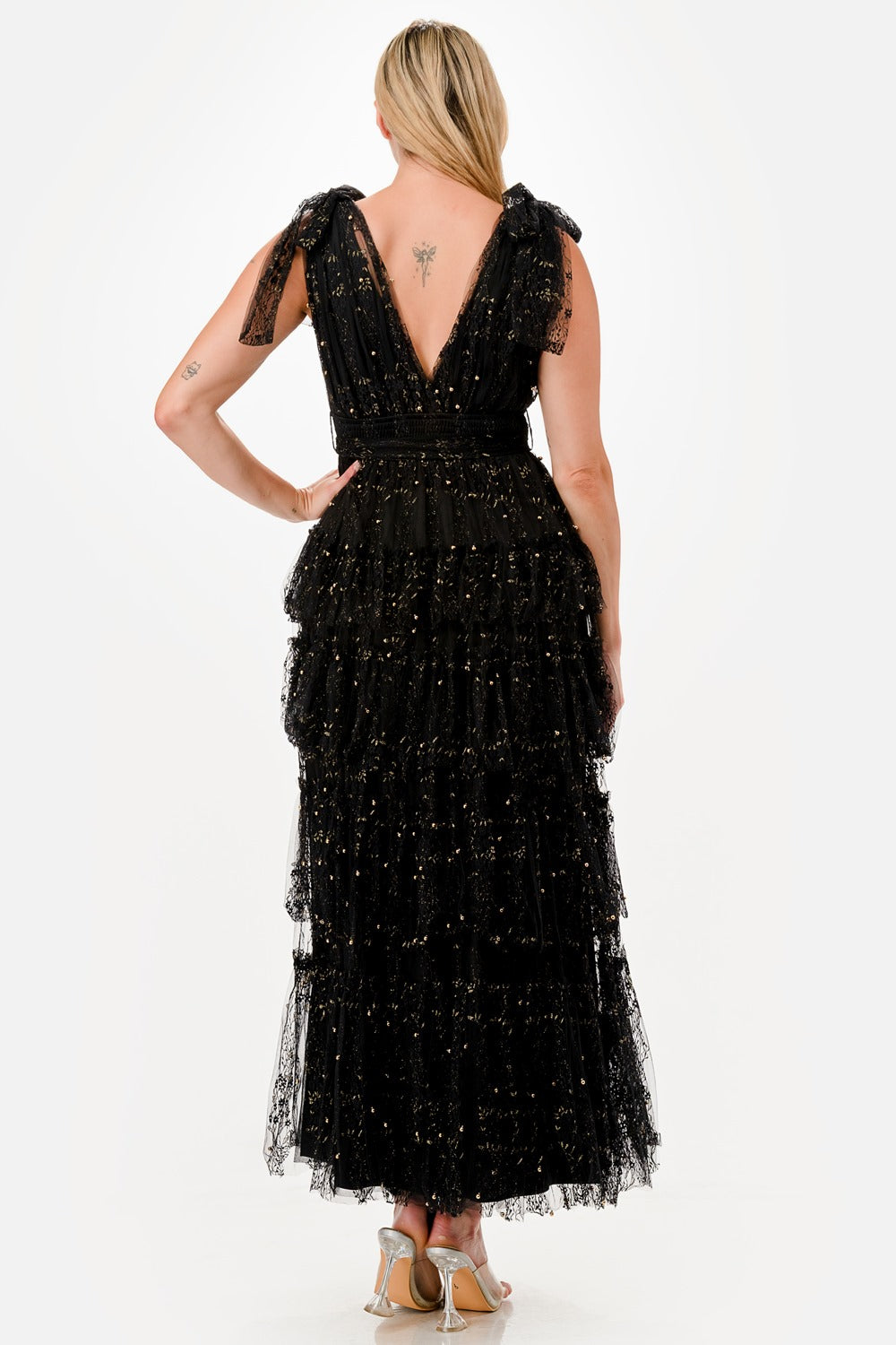 Vestido maxi negro con perlas doradas