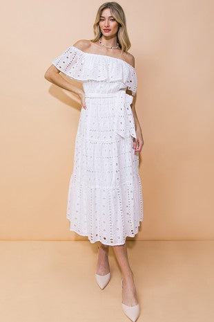 Vestido blanco con olán en hombro
