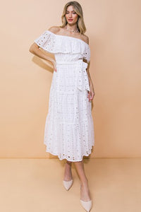 Vestido blanco con olán en hombro