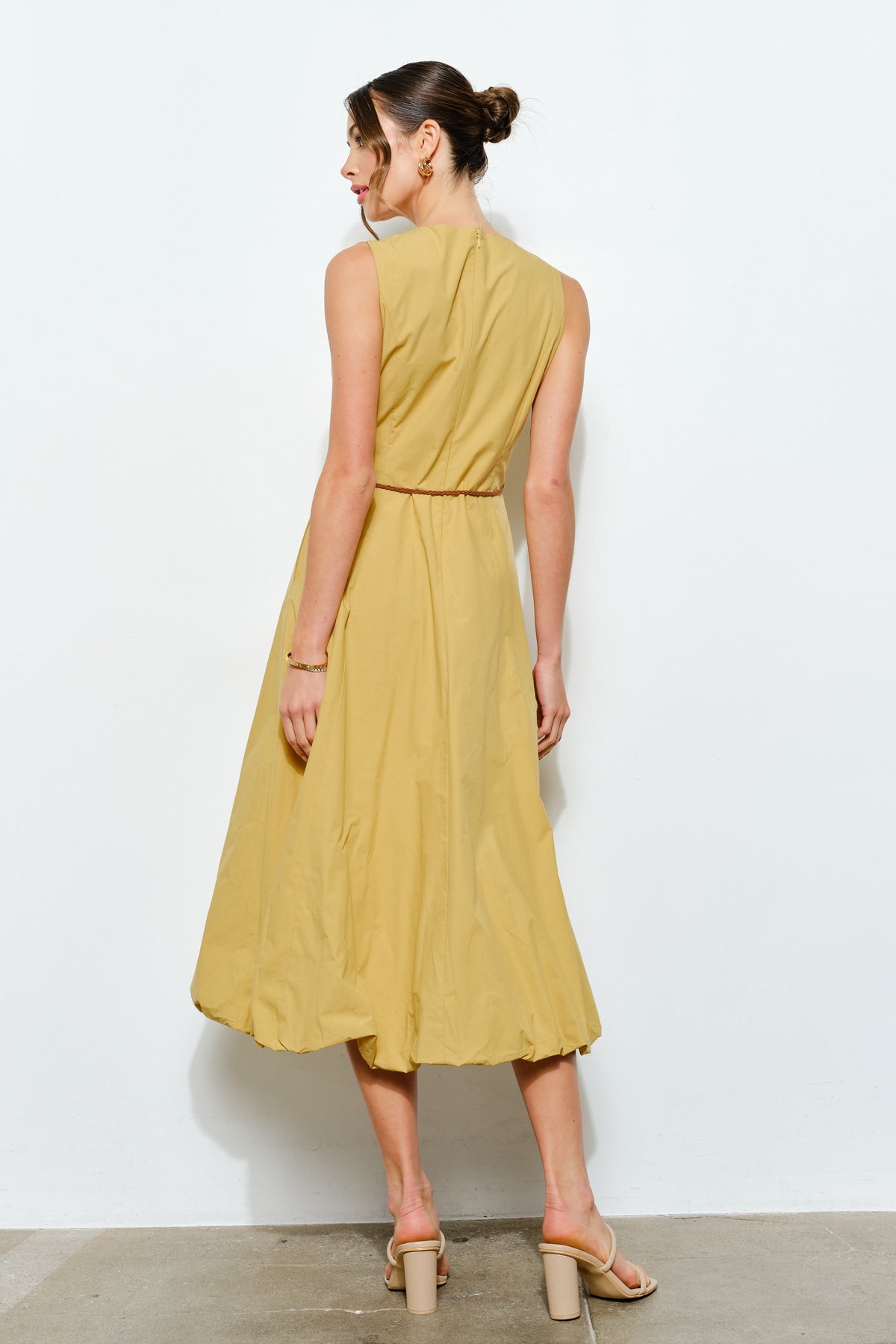 Vestido midi de algodón falda globo.