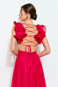 Vestido maxi rojo con cut out y tirantes organza