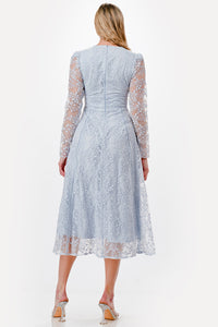 Vestido midi azul de encaje bordado manga larga