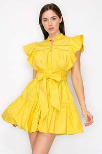 Vestido corto mostaza con cinto