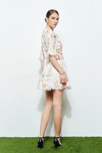 Vestido corto floral ivory con encaje romance