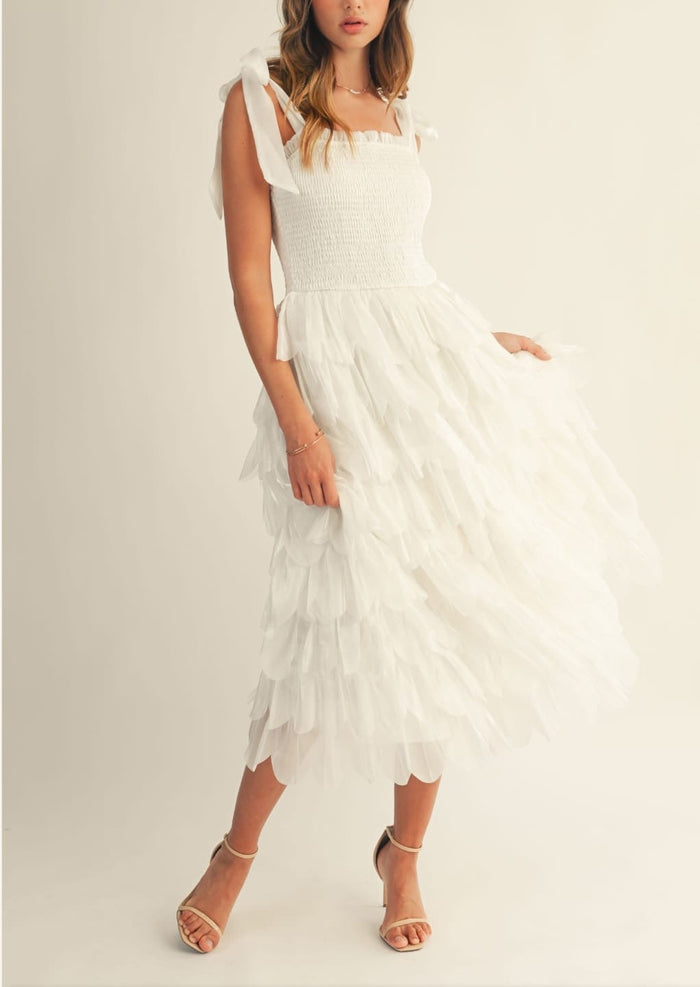 Vestido midi con olanes y tirantes