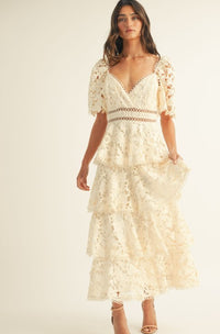 Vestido midi con olanes y manga corta Beige