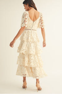 Vestido midi con olanes y manga corta Beige