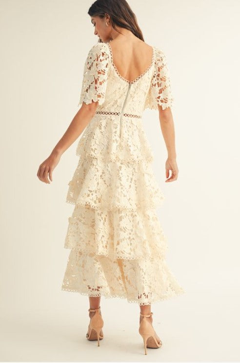 Vestido midi con olanes y manga corta Beige