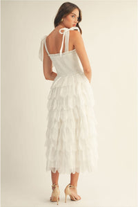 Vestido midi con olanes y tirantes