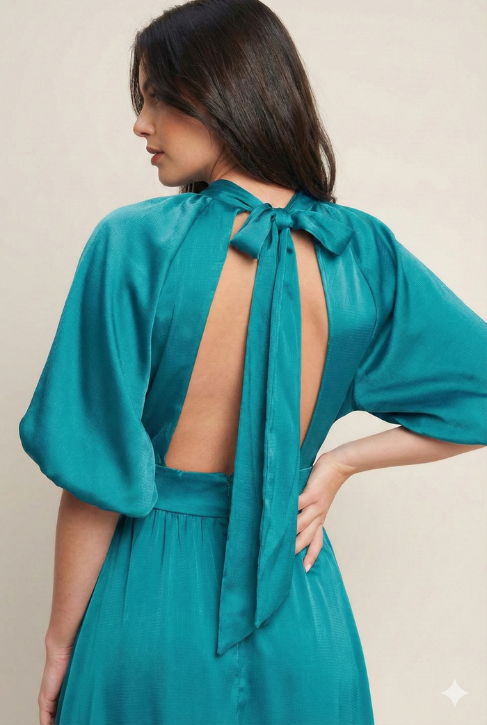 Vestido midi turquesa con tirantes en cuello