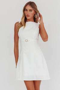 Vestido con hebilla