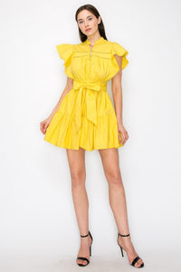 Vestido corto mostaza con cinto