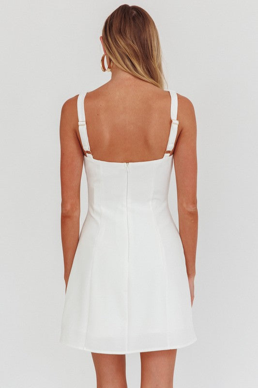 Vestido con hebilla