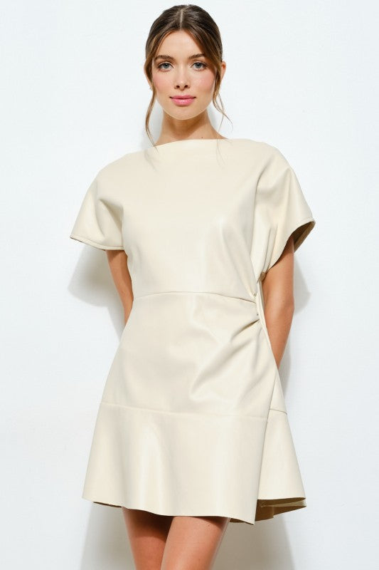 Vestido corto vinipiel