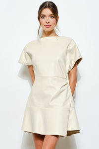 Vestido corto vinipiel