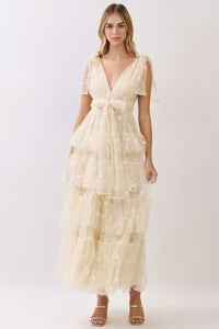 Vestido maxi de encaje bordado con escote en V.