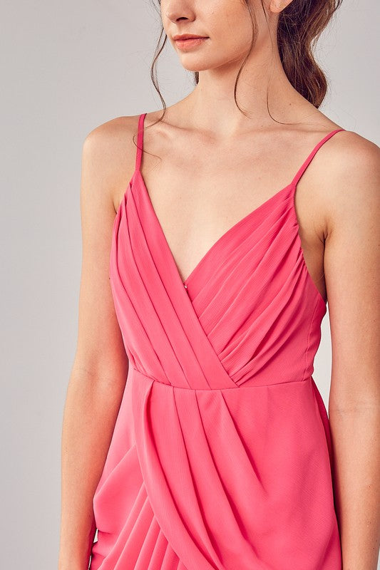 Vestido midi rosa con tirantes