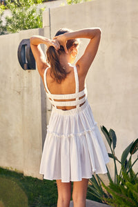 Vestido corto con detalle en espalda blanco